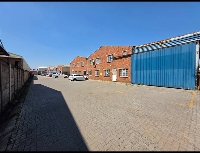 264M² FACTORY TO LET IN ANDERBOLT